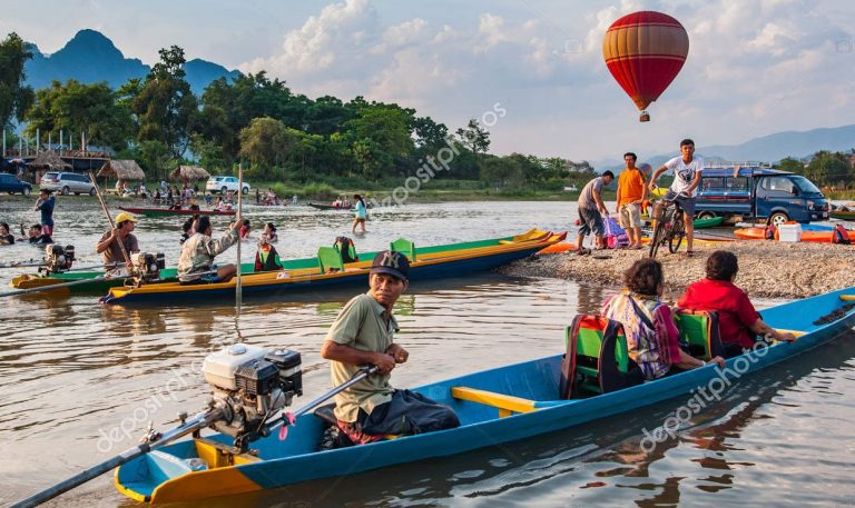 Vangvieng Boat on Song river
