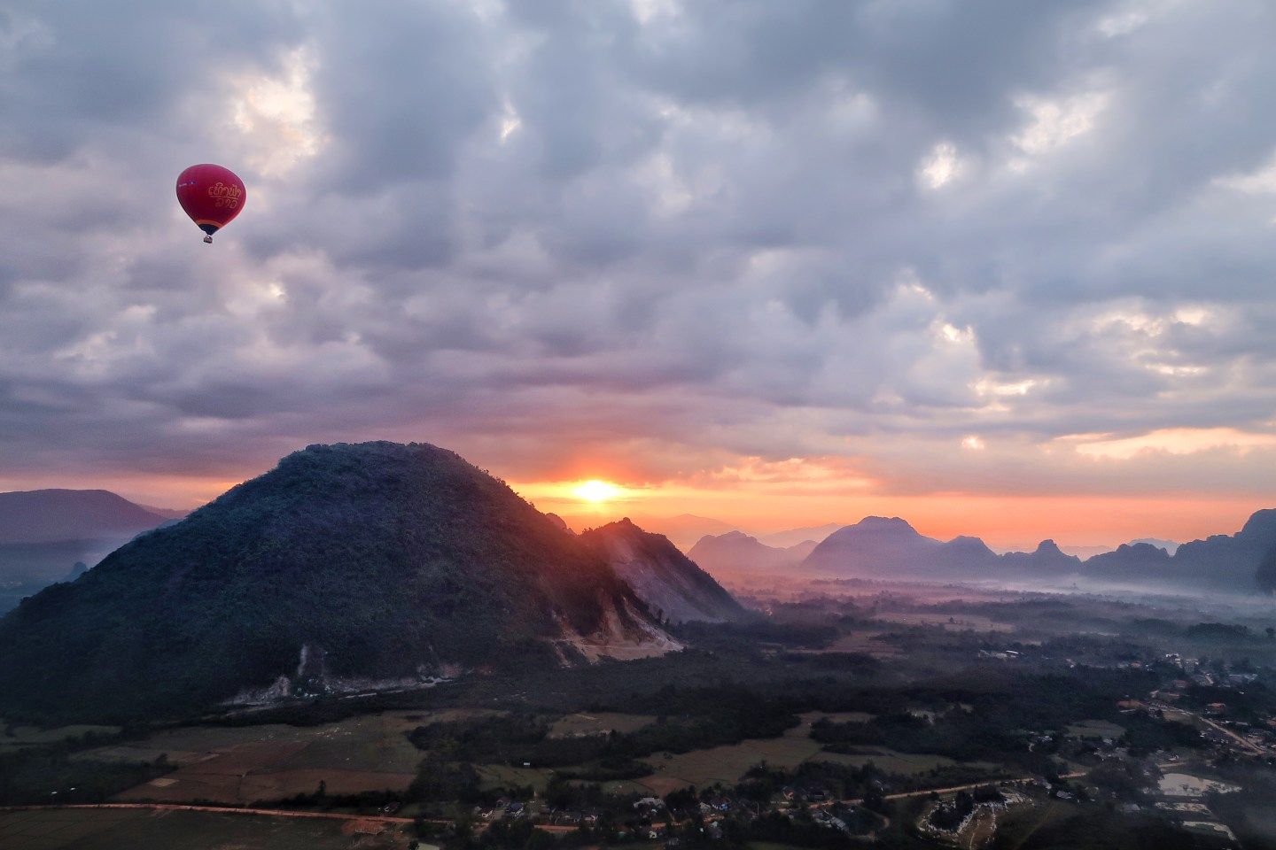 Balloon Over Vang Vieng (Book 2day before ,(Deposit only $15/Pax )